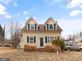 7640 Lake Dr, Pasadena, MD 21122