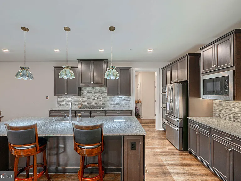7142 Starmount Way — Photo 24