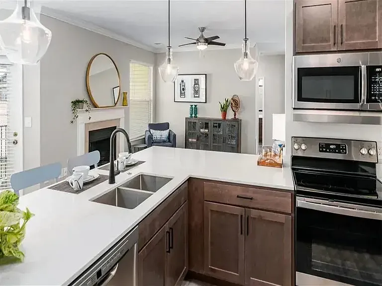Elevate on Main — Photo 12