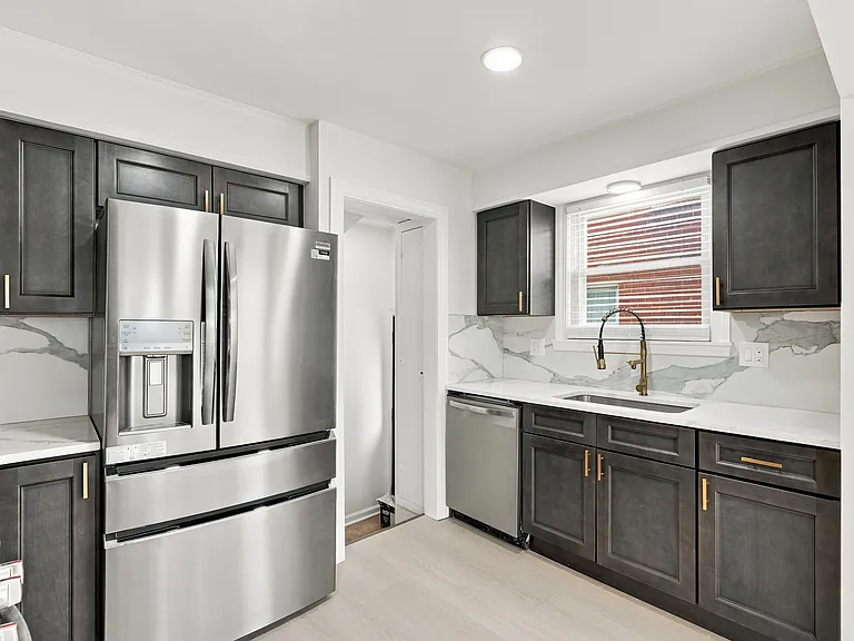 427 N Waverly St — Photo 25