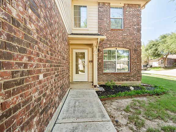 3rd image of 328 PRICKLY PEAR DR