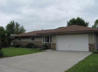 110 Deerpath Dr, Morris, IL 60450