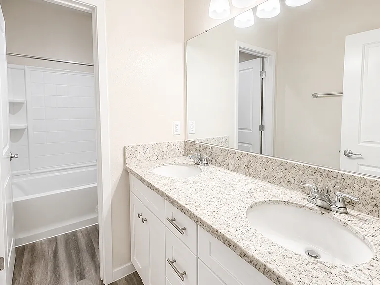 9 Lake House Ct — Photo 16