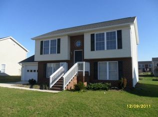 1400 Stonechris Dr, Harrisonburg, VA 22802