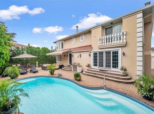 1250 Park St, Atlantic Beach, NY