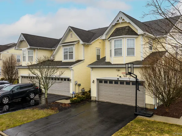 59 Woodside Knolls Drive, Middletown, NY 10940