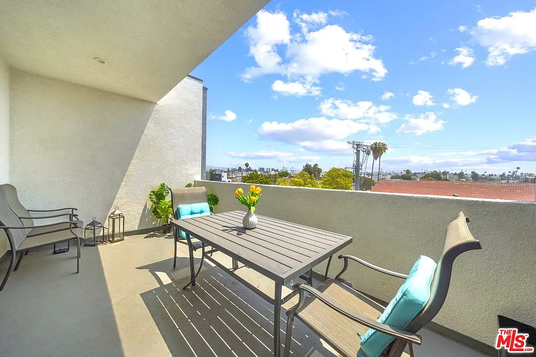 3 bed, 3.5 bath, 1977 sqft, $5,490 — Photo 4