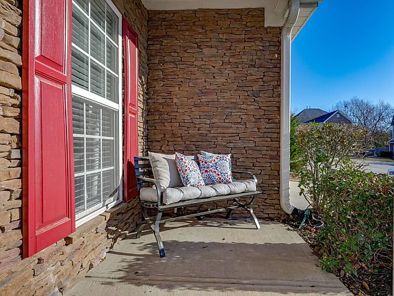 3rd image of 117 Loganberry Ct