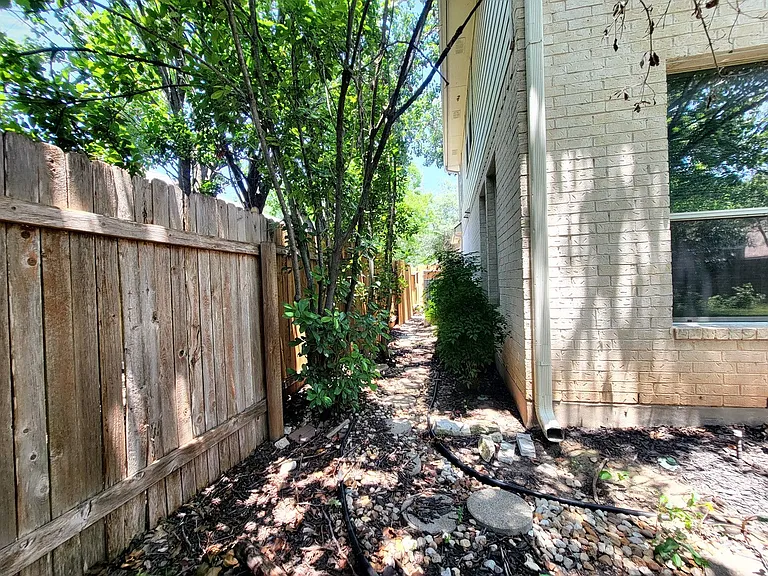 1617 Sunterro — Photo 42