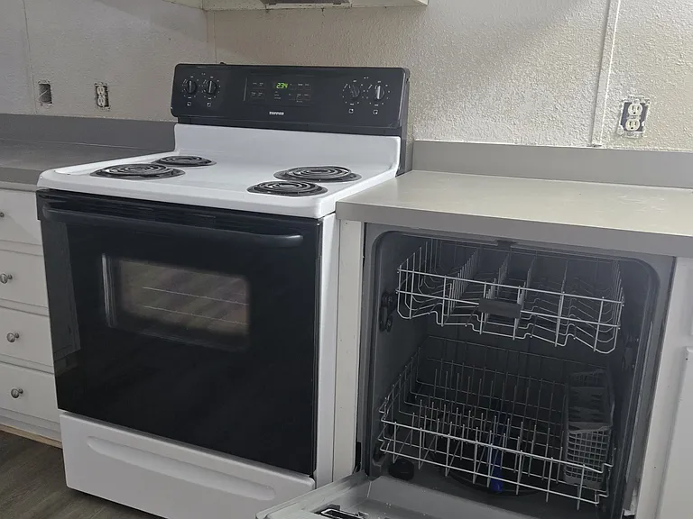 2000 S Burleson Blvd #15 — Photo 3