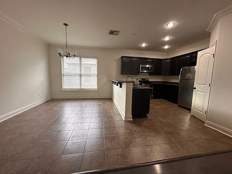 108 Valcour Pl — Photo 3