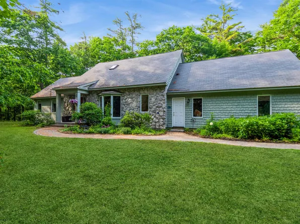 89 Winaukee Road, Moultonborough, NH 03254