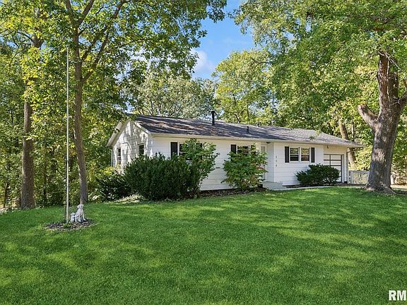 3rd image of 208 Park Ct