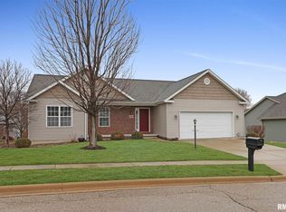 2608 Arlington Cir, Pekin, IL 61554