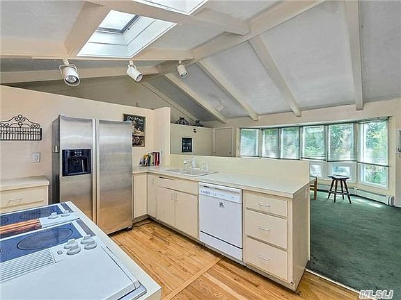4th image of 33 Woodhollow Ln