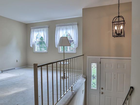 4th image of 313 Wilmington Dr