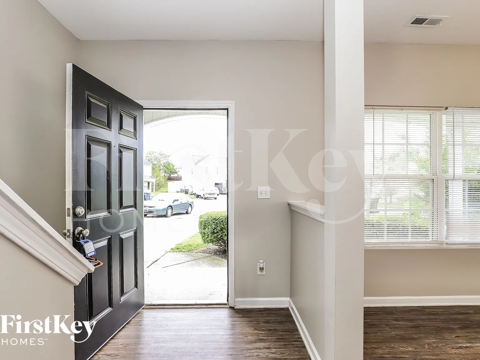 5 bed, 2.5 bath, 2690 sqft, $2,055 — Photo 3