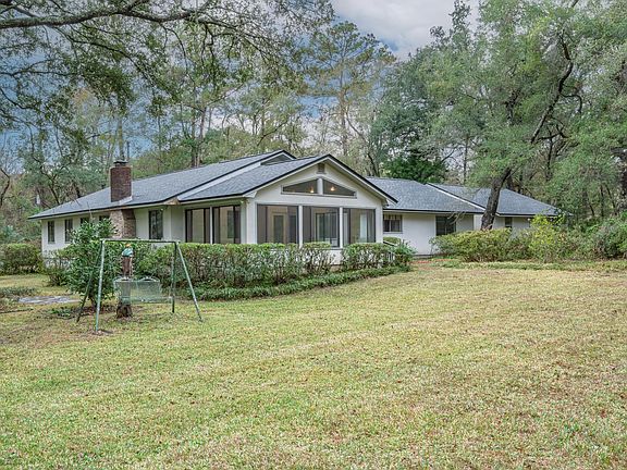 3rd image of 7049 Carmel Dr