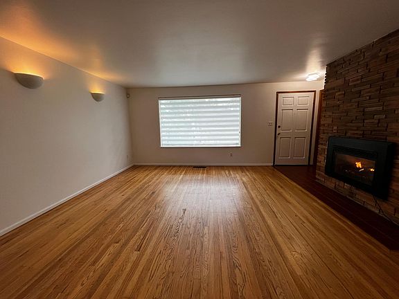 4th image of 905 166th Ave SE