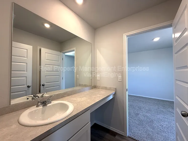 9521 Stallion Dr — Photo 10