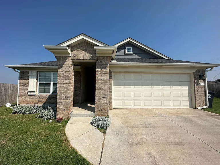 15749 Potomac Dr — Photo 1