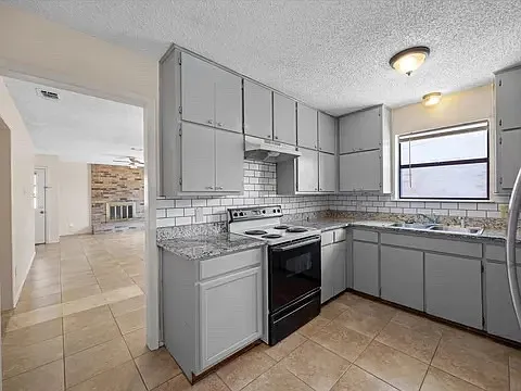 2 bed, 995 sqft, $1,550 — Photo 2