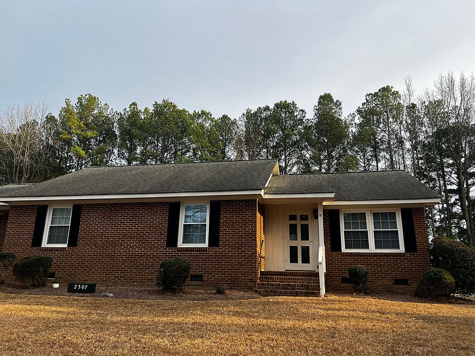 2507 St. Christopher D 
New Carpet ! Freshly Painted!