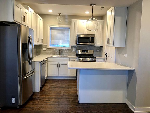 2nd image of 3646 N Seeley Ave #1S