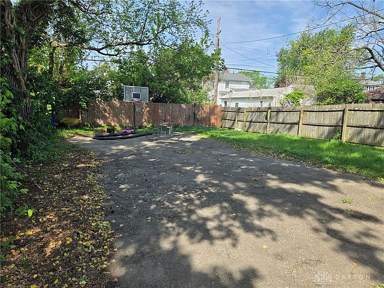 Listing photo 5