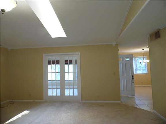 2nd image of 135 Snead Dr