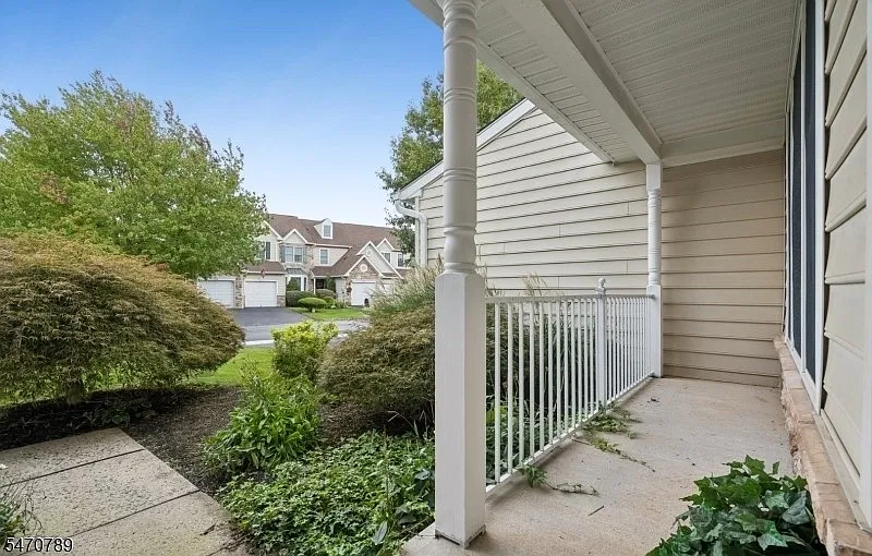 3 bed, 2.5 bath, $4,850 — Photo 3