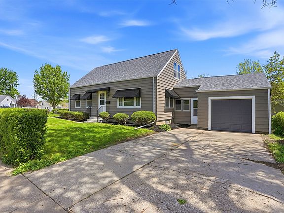 2nd image of 642 Prairie Dr NE