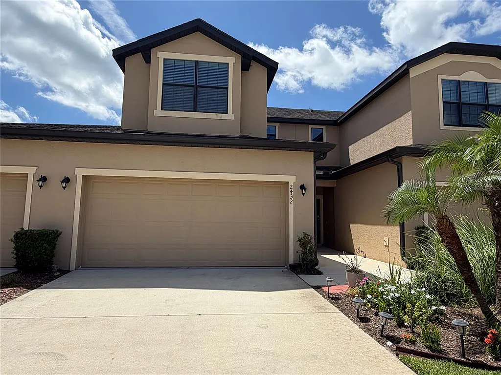 3 bed, 2.5 bath, 1550 sqft, $2,200 — Photo 1