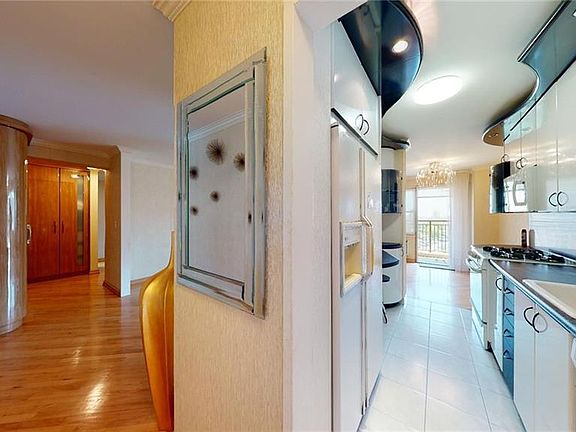 2nd image of 2925 W 5th St APT 8G