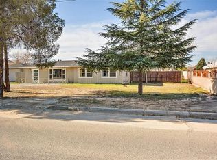 9038 7th St, Hesperia, CA 92345