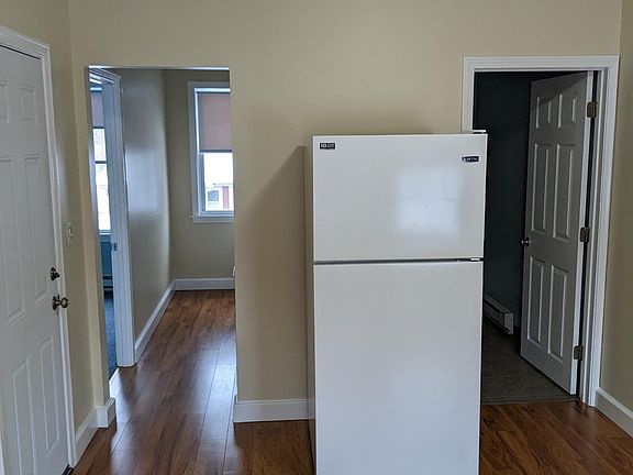 2nd image of 169 Oxford St N #3