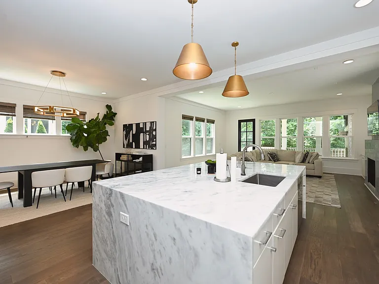 1945B Kimbark Dr — Photo 11