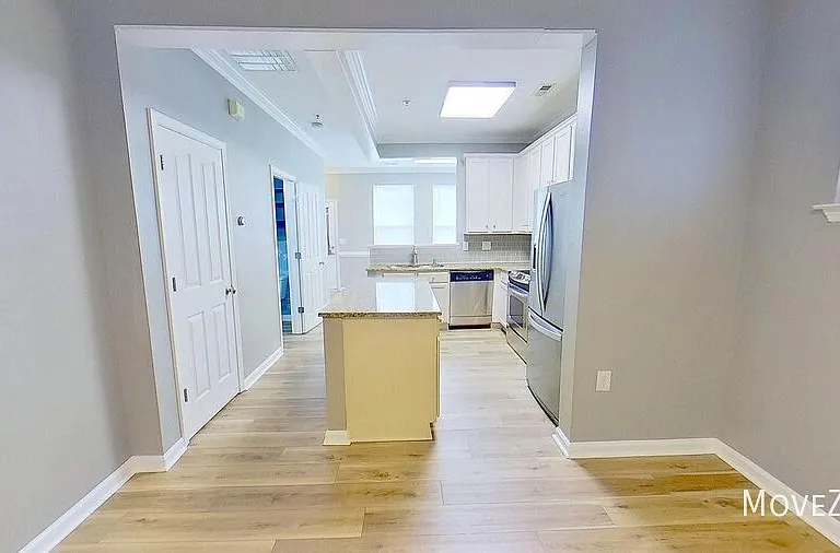 526 E 9th St — Photo 13