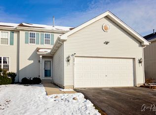 28810 Bakers Dr, Lakemoor, IL 60051