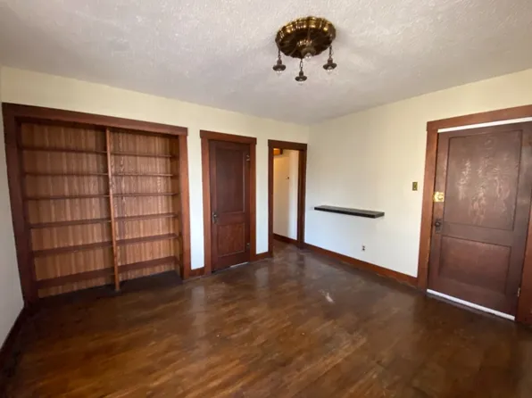 1008 Monroe Ave #2, Charleston, IL 61920