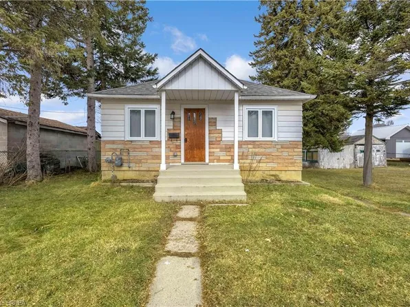 35 8th Ave, Brantford, ON N3S 1C1