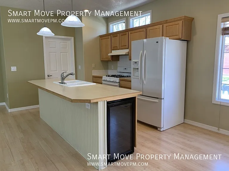 377 W Hale St — Photo 9