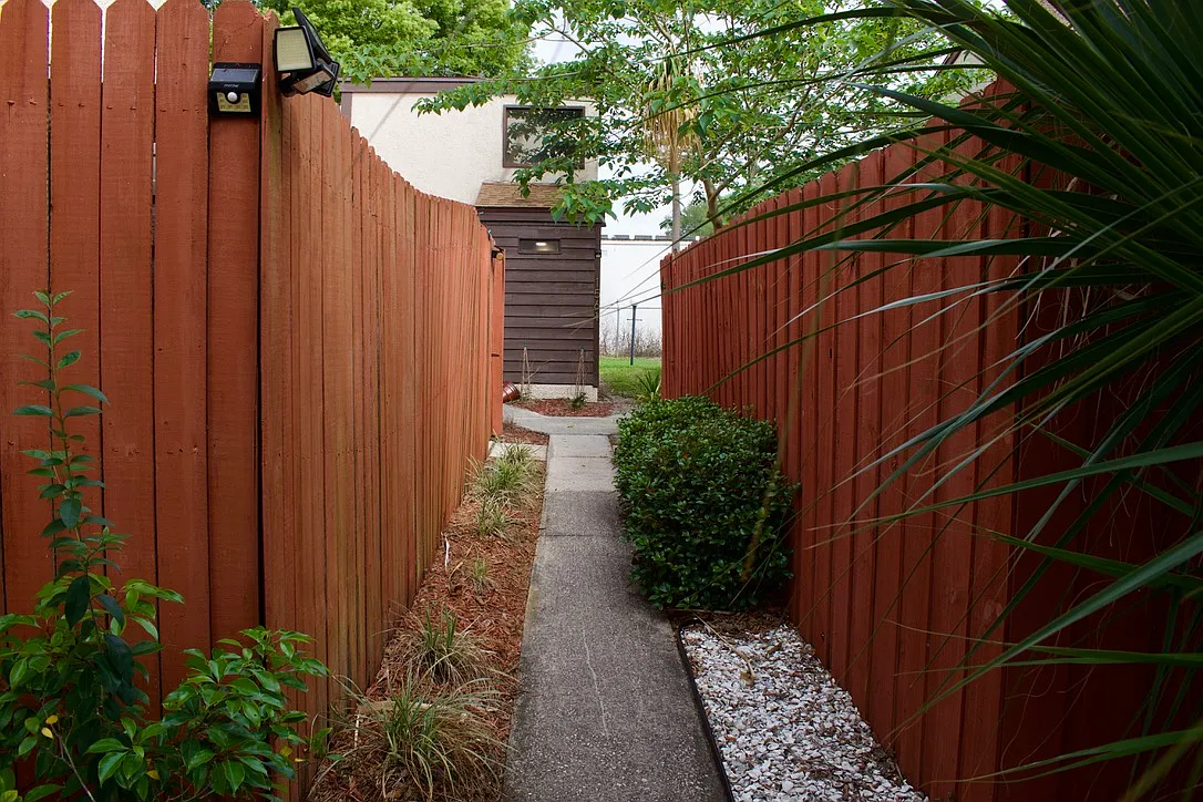 2 bed, 1049 sqft, $1,800 — Photo 1