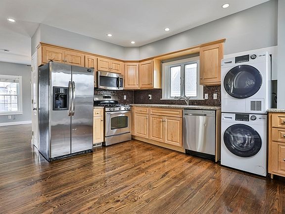 2nd image of 24 Watts St