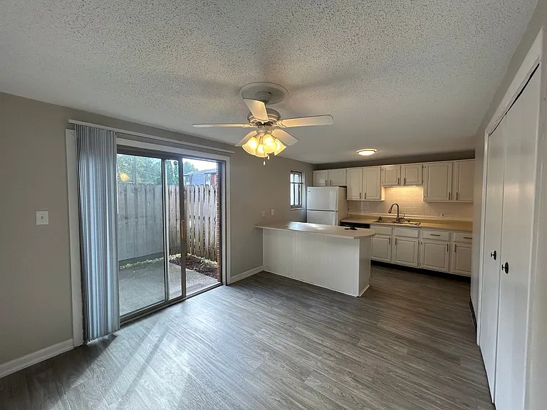 Coventry Court Townhomes — Photo 80
