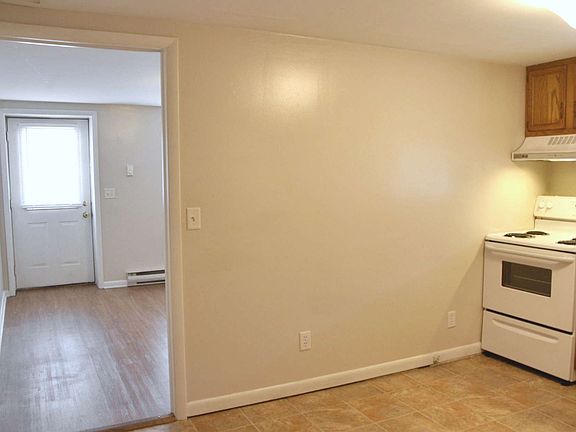 4th image of 320 Bridge St #108