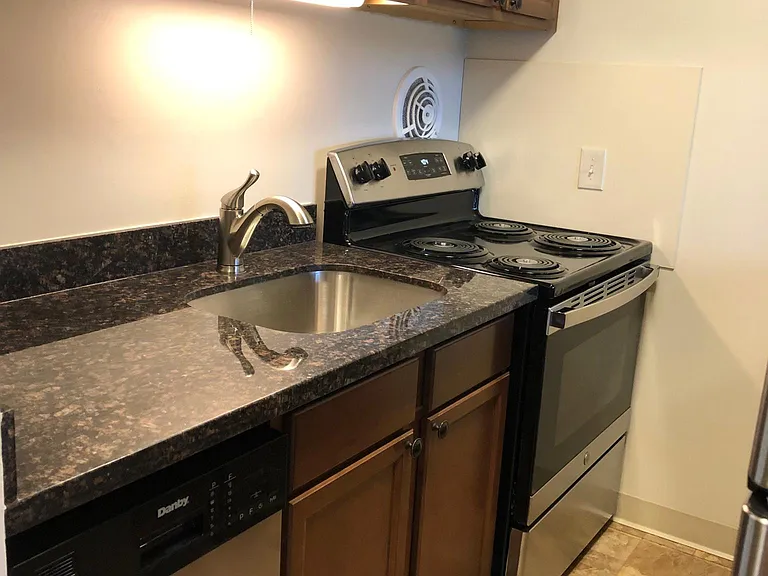 400 W Roy St #401 — Photo 2