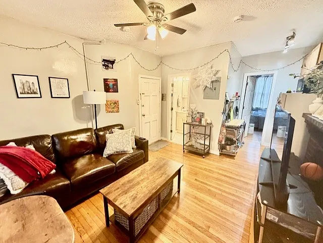 1 bed, 9999 sqft, $2,675 — Photo 3