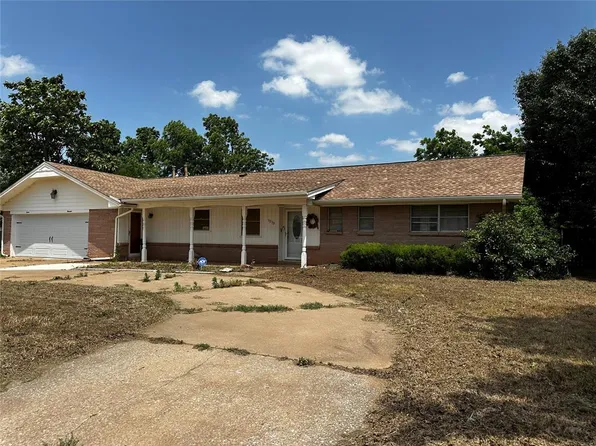 1213 S 10th St, Kingfisher, OK 73750