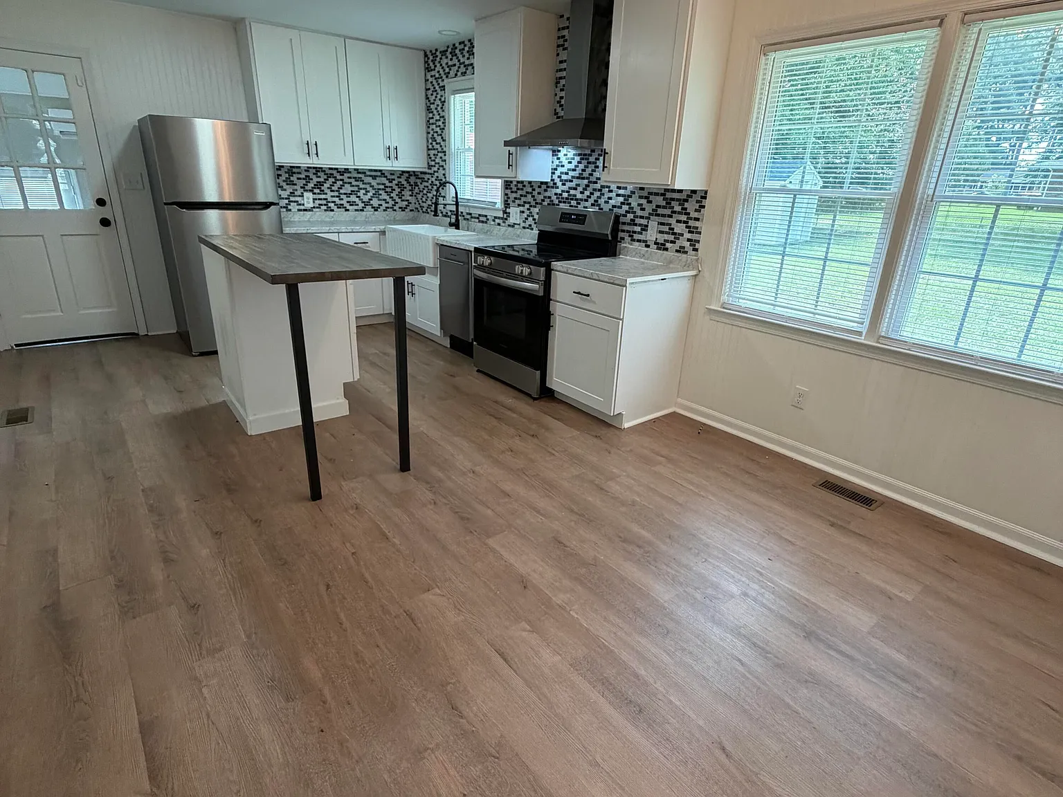 3 bed, 2.5 bath, 1066 sqft, $1,700 — Photo 4